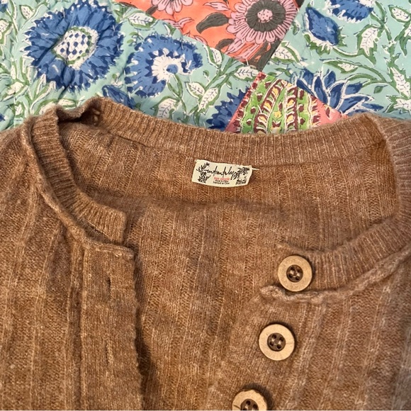 Free People Oversized Tan Crop Sweater Size XS (Extra Small- also fits S M L) - Picture 5 of 5